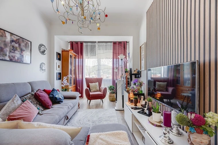 Apartamento T2 para Venda em Santo António dos Cavaleiros e Frielas Foto 4