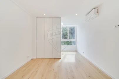 Apartamento T2 para Venda em Carnaxide e Queijas