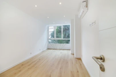 Apartamento T2 para Venda em Carnaxide e Queijas