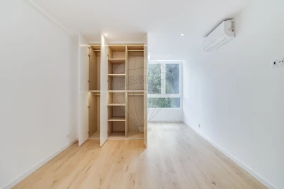 Apartamento T2 para Venda em Carnaxide e Queijas