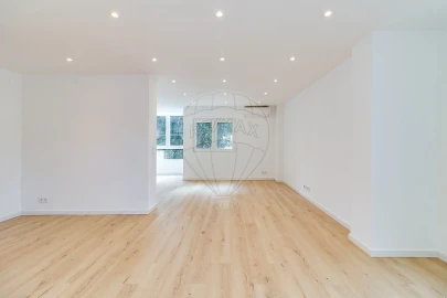 Apartamento T2 para Venda em Carnaxide e Queijas