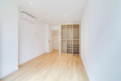 Apartamento T2 para Venda em Carnaxide e Queijas