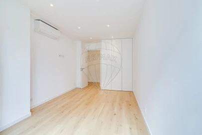 Apartamento T2 para Venda em Carnaxide e Queijas