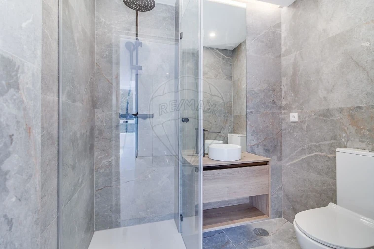 Apartamento T2 para Venda em Carnaxide e Queijas Foto 17