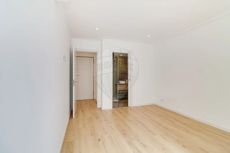 Apartamento T2 para Venda em Carnaxide e Queijas Foto 16