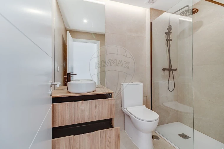 Apartamento T2 para Venda em Carnaxide e Queijas Foto 24