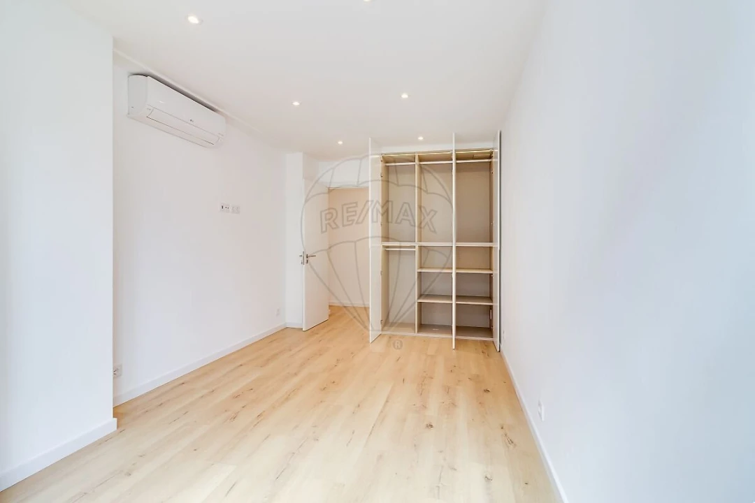 Apartamento T2 para Venda em Carnaxide e Queijas Foto 21