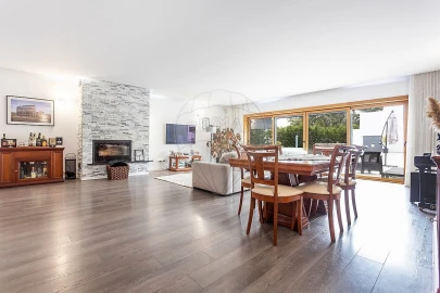 Moradia T4 para Venda em São João das Lampas e Terrugem