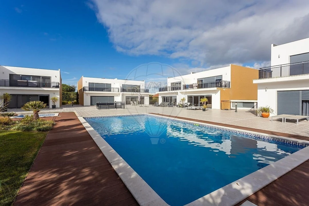 Moradia T4 para Venda em São João das Lampas e Terrugem Foto 40