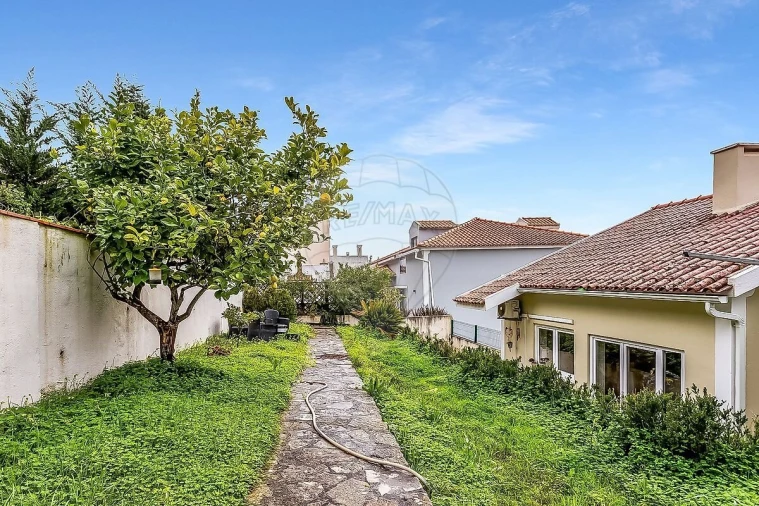 Moradia T3 para Venda em Venda do Pinheiro e Santo Estêvão das Galés Foto 27