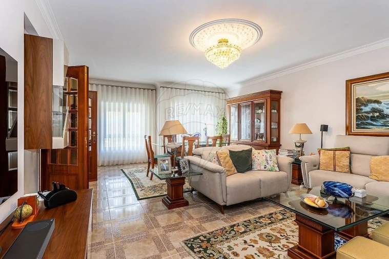 Apartamento T3 para Venda em Agualva e Mira-Sintra Foto 10