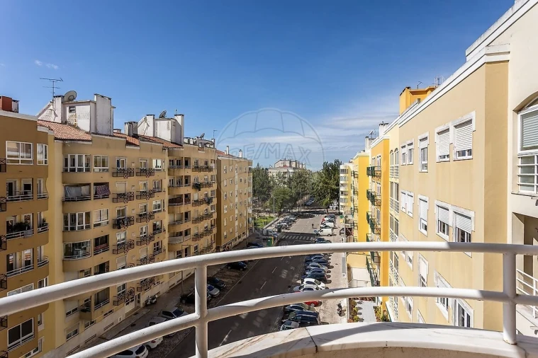 Apartamento T3 para Venda em Agualva e Mira-Sintra Foto 6