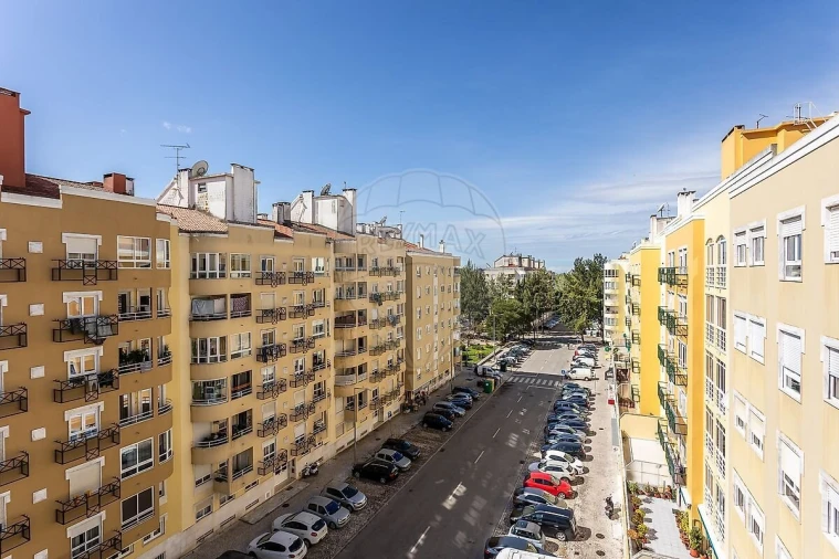 Apartamento T3 para Venda em Agualva e Mira-Sintra Foto 7