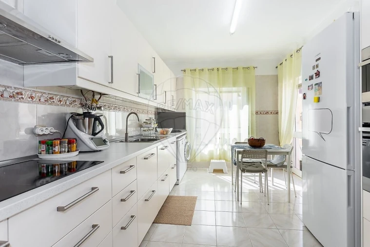 Apartamento T3 para Venda em Agualva e Mira-Sintra Foto 2