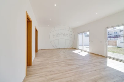 Moradia T3 para Venda em São João das Lampas e Terrugem