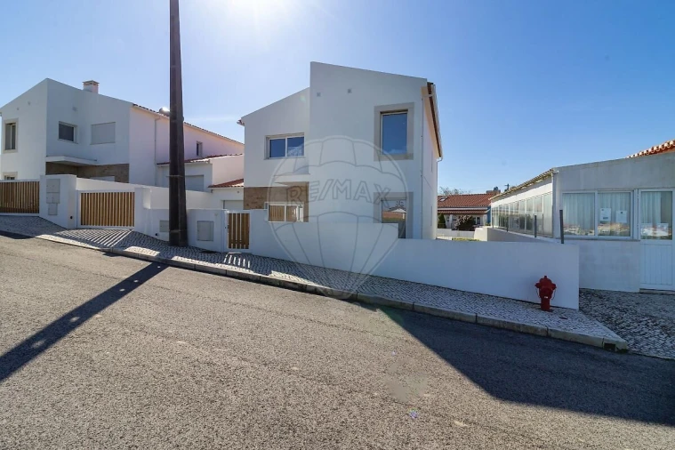 Moradia T3 para Venda em São João das Lampas e Terrugem Foto 2