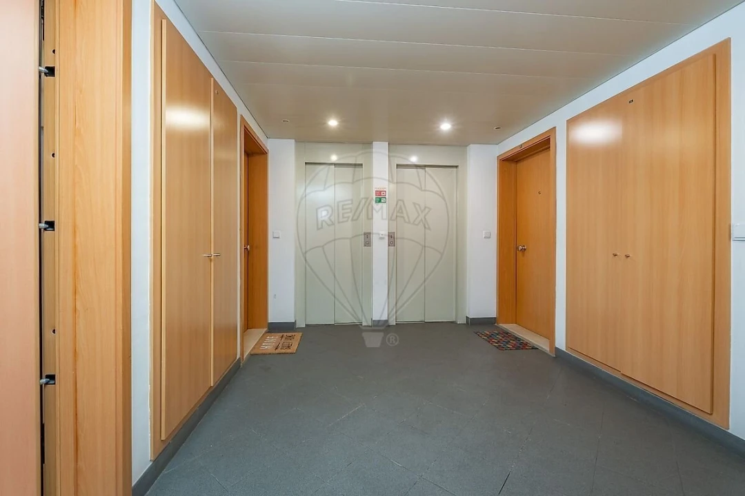 Apartamento T2 para Venda em Alvalade Foto 25