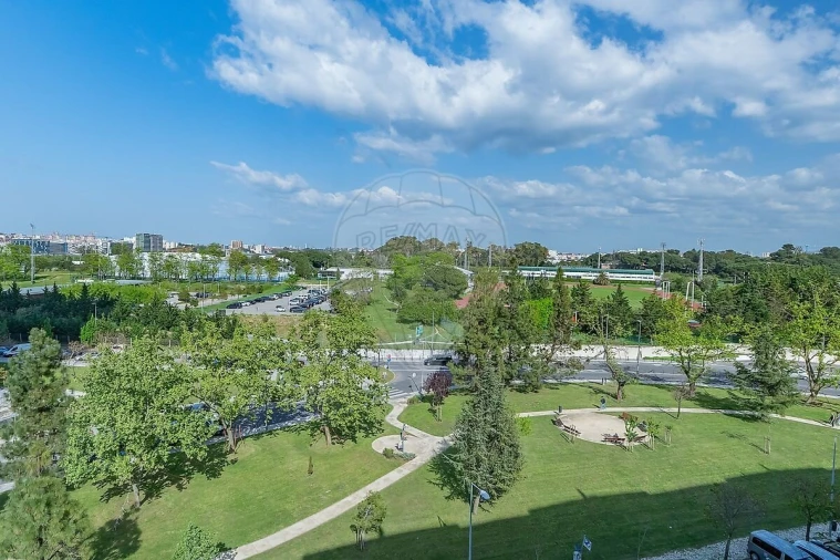 Apartamento T2 para Venda em Alvalade Foto 5