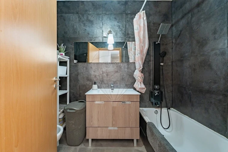 Apartamento T2 para Venda em Alvalade Foto 18