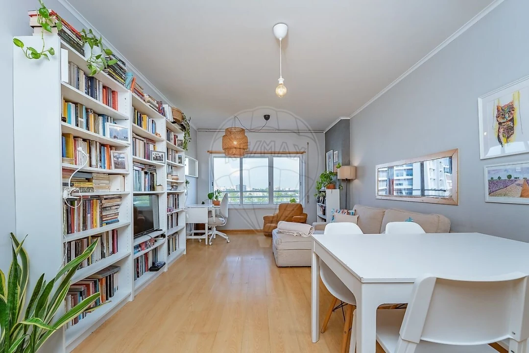 Apartamento T2 para Venda em Alvalade Foto 4