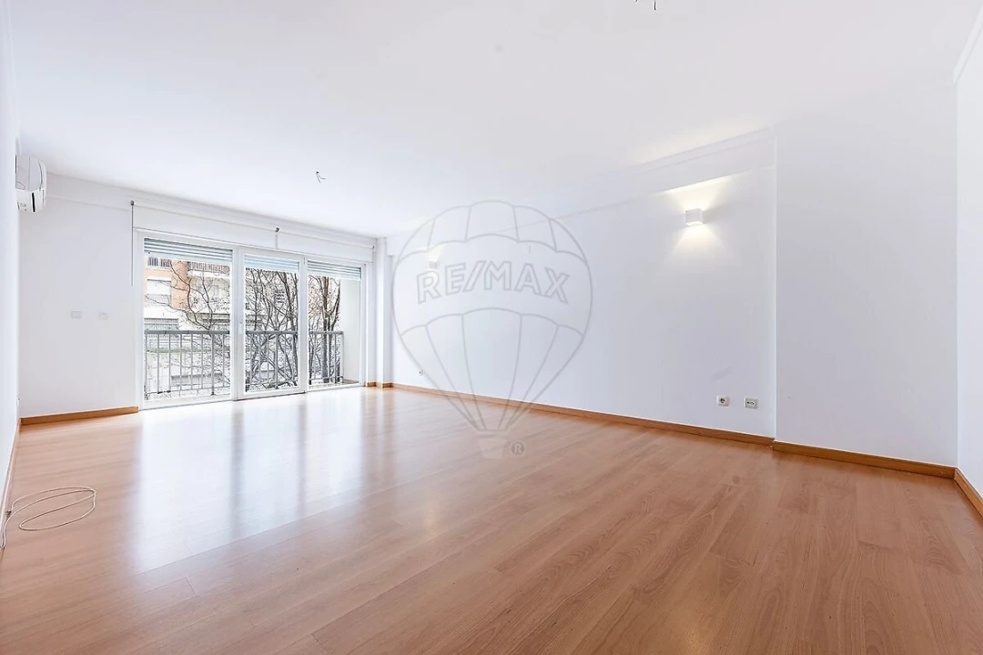 Apartamento T1 para Venda em Lumiar Foto 2
