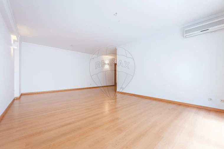 Apartamento T1 para Venda em Lumiar Foto 6