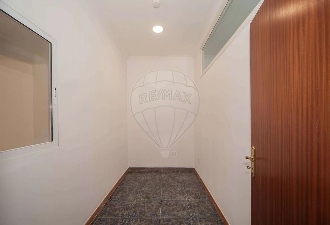 Loja para Arrendamento em Queluz e Belas Foto 9