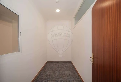 Loja para Arrendamento em Queluz e Belas