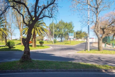 Loja para Arrendamento em Queluz e Belas