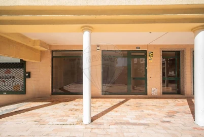 Loja para Arrendamento em Queluz e Belas