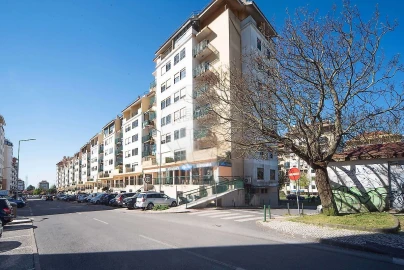 Loja para Arrendamento em Queluz e Belas