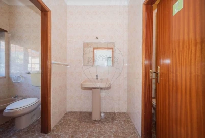 Loja para Arrendamento em Queluz e Belas