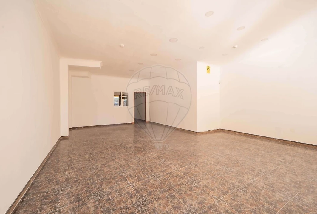 Loja para Arrendamento em Queluz e Belas Foto 5