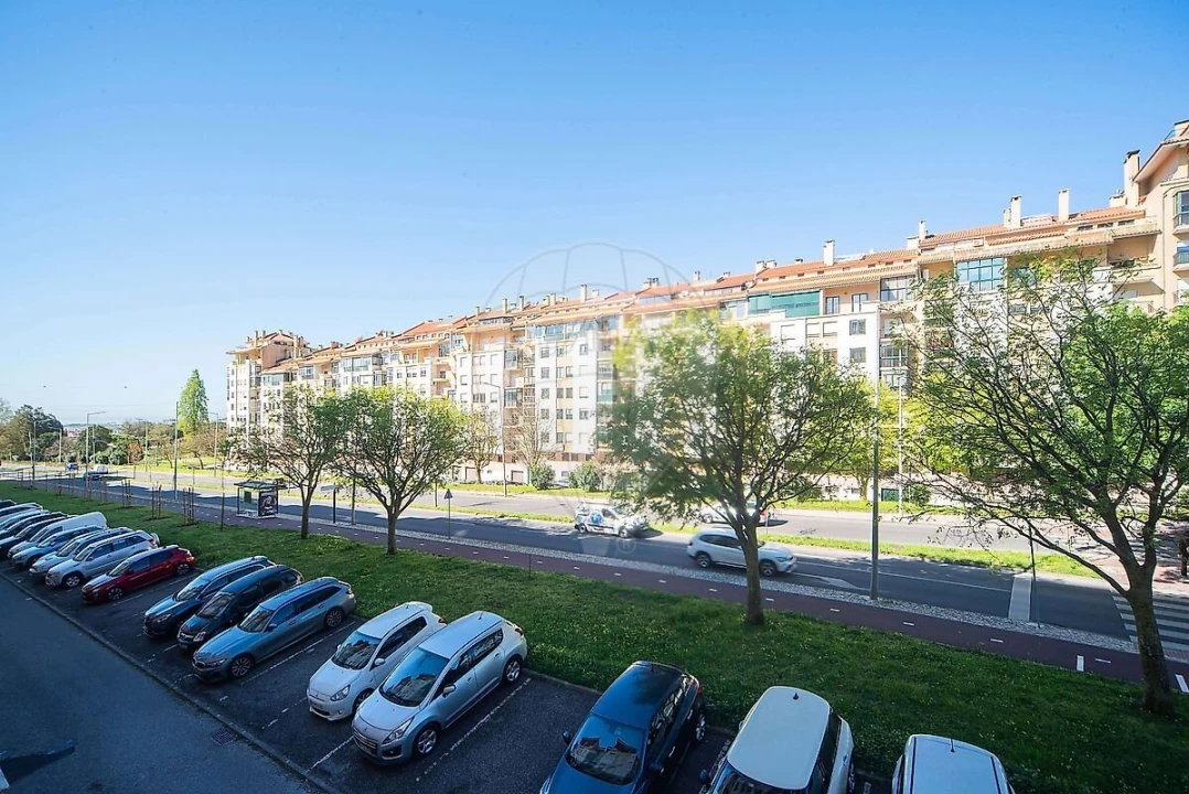 Loja para Arrendamento em Queluz e Belas Foto 13