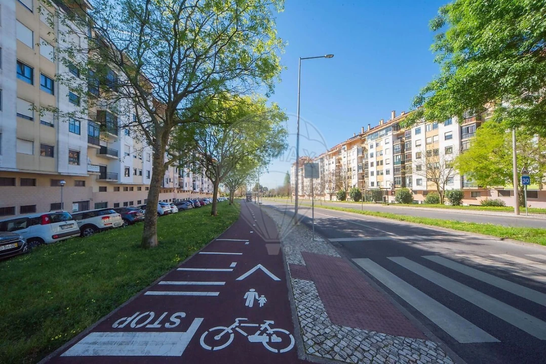 Loja para Arrendamento em Queluz e Belas Foto 22