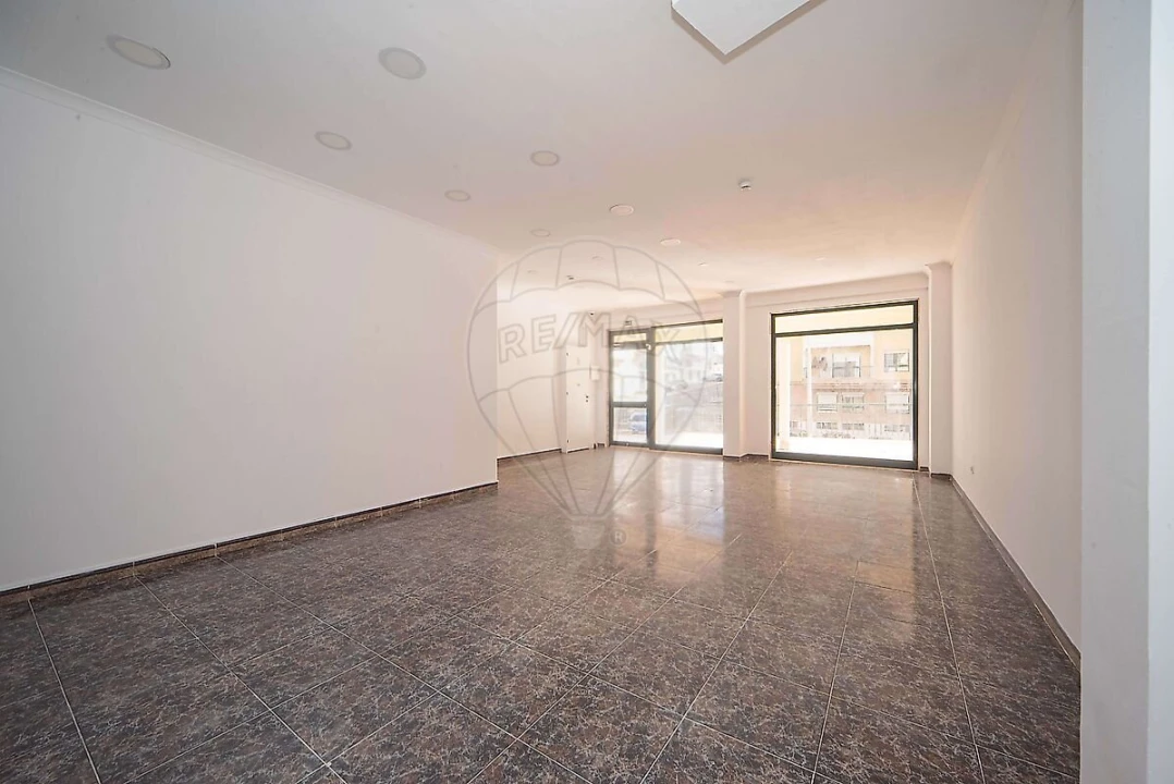 Loja para Arrendamento em Queluz e Belas Foto 6