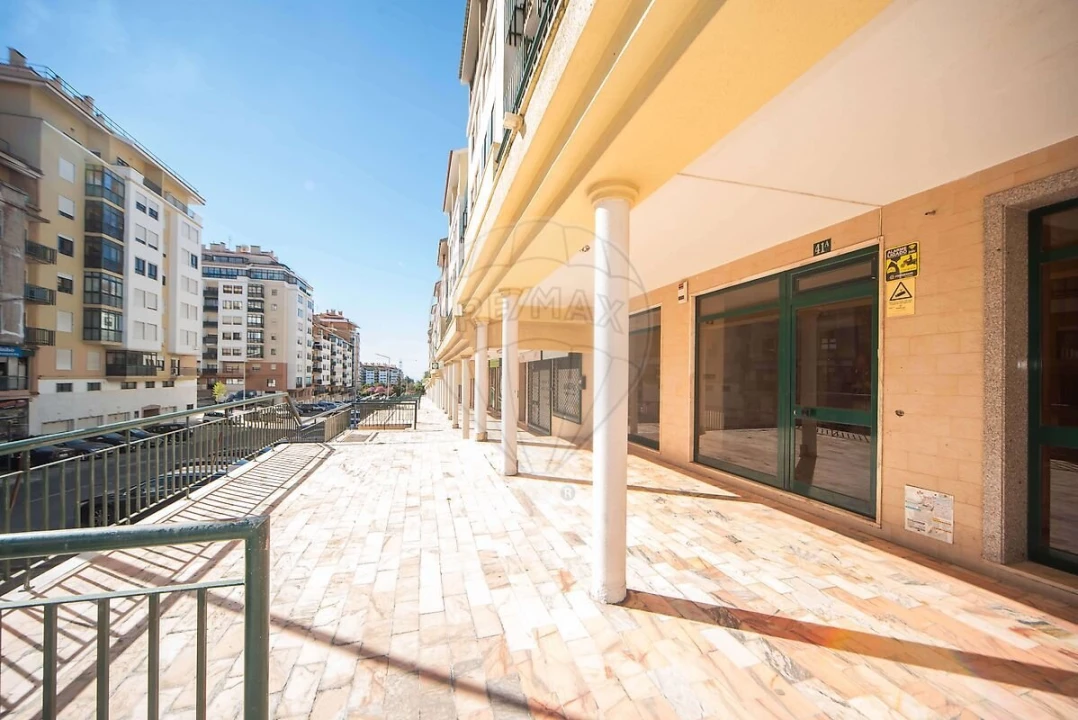 Loja para Arrendamento em Queluz e Belas Foto 3