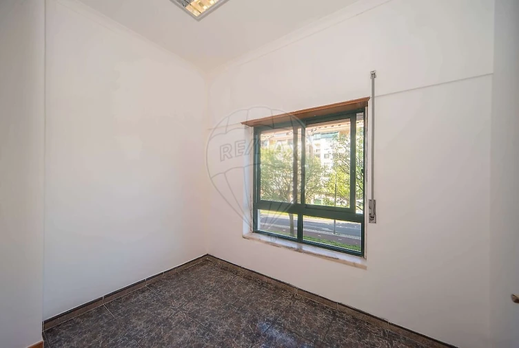 Loja para Arrendamento em Queluz e Belas Foto 16