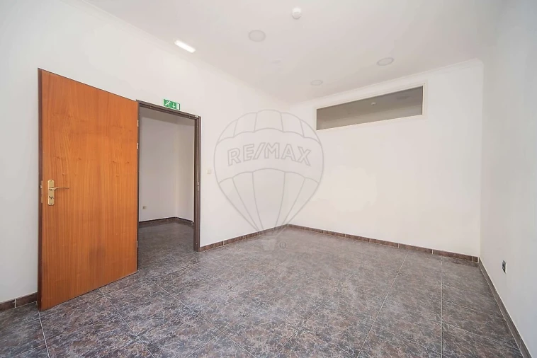 Loja para Arrendamento em Queluz e Belas Foto 15