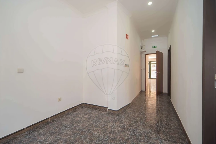 Loja para Arrendamento em Queluz e Belas Foto 20