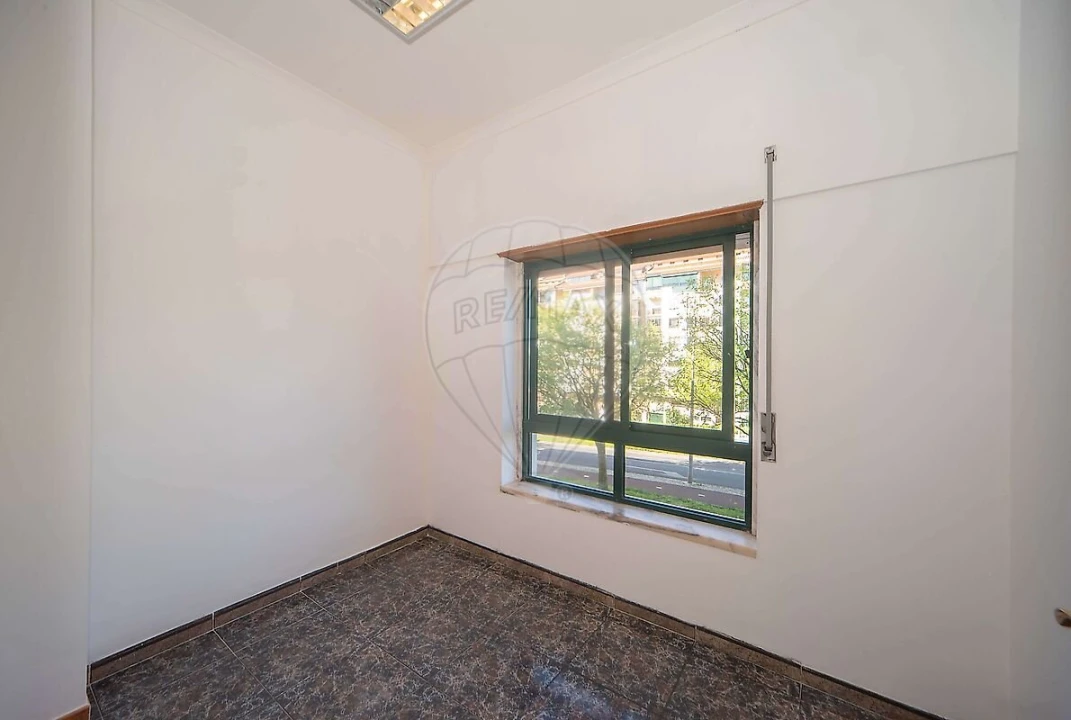 Loja para Arrendamento em Queluz e Belas Foto 16