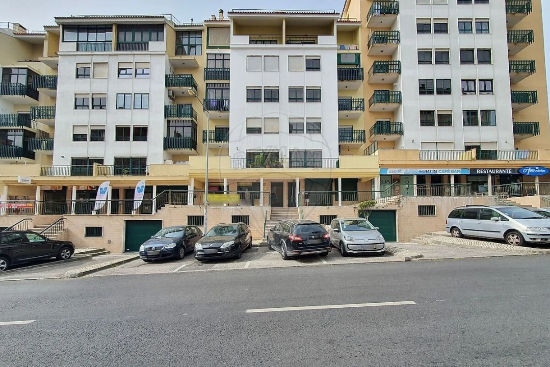 Loja para Arrendamento em Queluz e Belas Foto 1