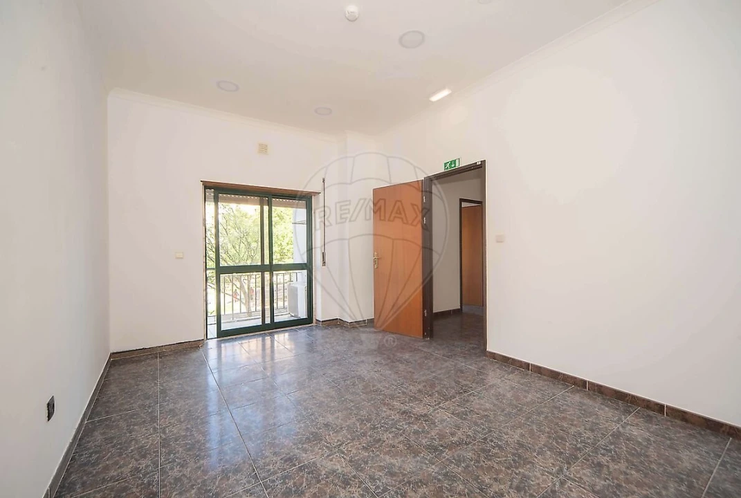 Loja para Arrendamento em Queluz e Belas Foto 11