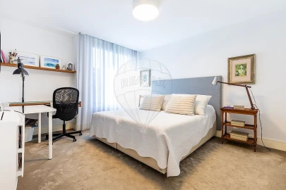 Moradia T5 para Venda em Santa Maria e São Miguel, São Martinho, São Pedro Penaferrim