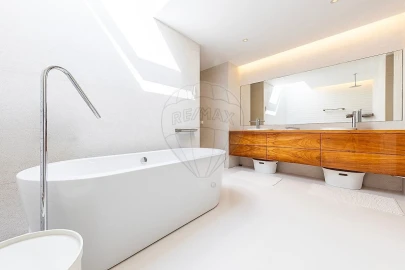 Moradia T5 para Venda em Santa Maria e São Miguel, São Martinho, São Pedro Penaferrim