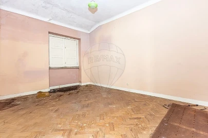 Moradia T4 para Venda em Alvalade