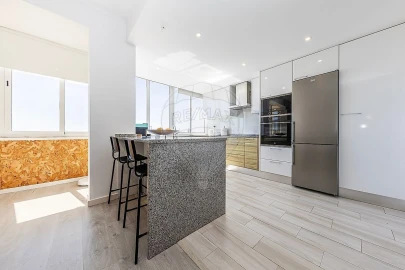 Apartamento T2 para Venda em Oeiras e São Julião da Barra, Paço de Arcos e Caxias