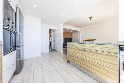 Apartamento T2 para Venda em Oeiras e São Julião da Barra, Paço de Arcos e Caxias