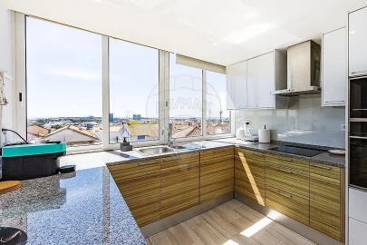 Apartamento T2 para Venda em Oeiras e São Julião da Barra, Paço de Arcos e Caxias