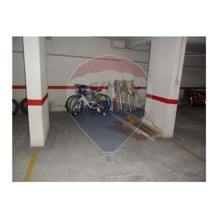 Garagem para Venda em Cacém e São Marcos Foto 1